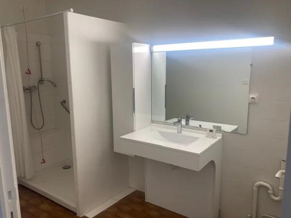 APPARTEMENT T2 A LOUER - LYON 6EME ARRONDISSEMENT Edgard Quinet 40 m 2 1 600 € charges comprises par mois