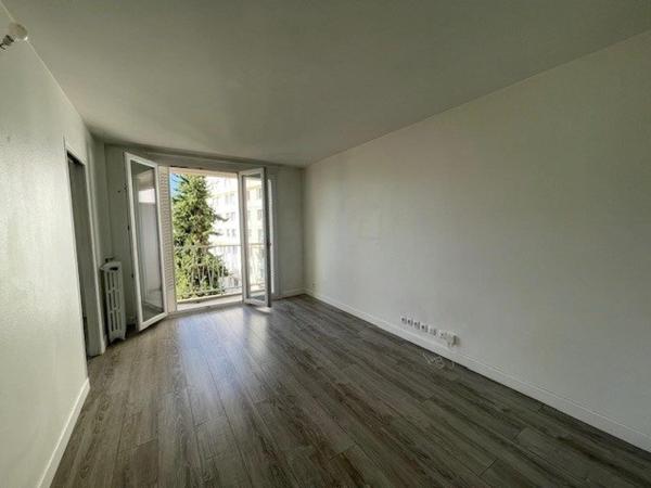 Centre ville, écoles, métros et commerces à 3 min