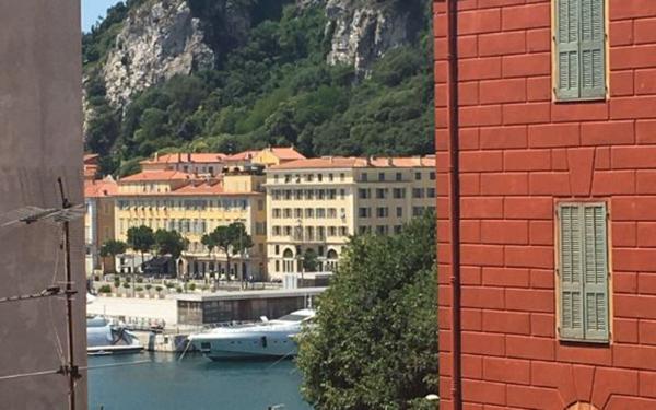 Appartement à louer    2 pièces •  Nice