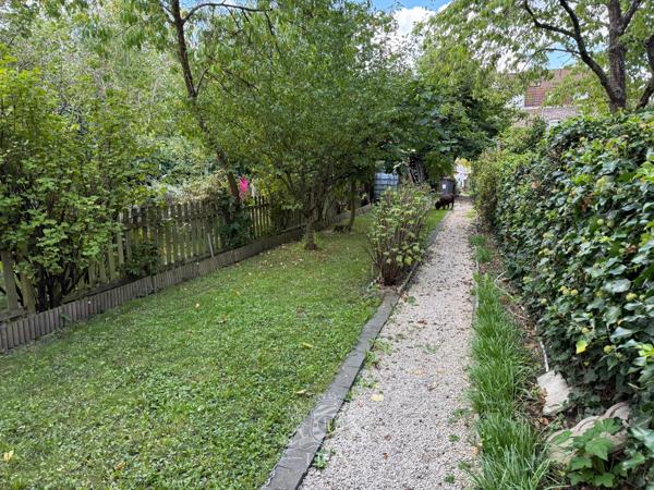 Ascq village, large 1930 avec jardin et garage