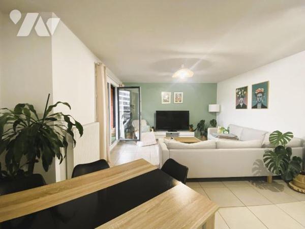 BORDEAUX Cours du Médoc - Proximité Tram C
APPARTEMENT de 77 m² AVEC TERRASSE
 Vous apprécier...