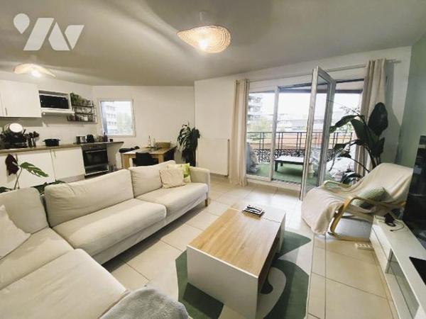 BORDEAUX Cours du Médoc - Proximité Tram C
APPARTEMENT de 77 m² AVEC TERRASSE
 Vous apprécier...