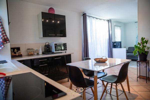 PUIMOISSON - MAISON DE VILLE - RÉNOVÉE - T8 - DEUX APPARTEMENTS - 168 m² - PISCINE - TERRAIN 1 260 m² -CONSTRUCTIBLE - TERRASSES - GARAGE - 355 000 