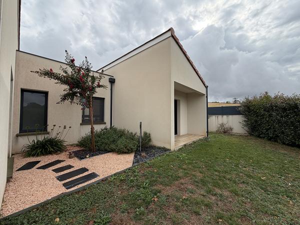 À LOUER ? MAISON T4 DE PLAIN-PIED AVEC JARDIN ET CARPORT