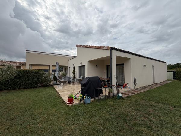 À LOUER ? MAISON T4 DE PLAIN-PIED AVEC JARDIN ET CARPORT