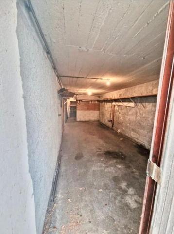 Grand garage de 27 m² accessible facilement et dans un secteur calme et sécurisé