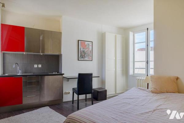 PARIS 16 / PASSY - STUDIO ÉTAGE ÉLEVÉ VUE TOUR EIFFEL & ASCENSEUR