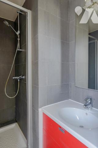 PARIS 16 / PASSY - STUDIO ÉTAGE ÉLEVÉ VUE TOUR EIFFEL & ASCENSEUR