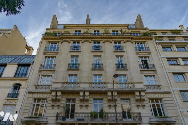PARIS 16 / PASSY - STUDIO ÉTAGE ÉLEVÉ VUE TOUR EIFFEL & ASCENSEUR