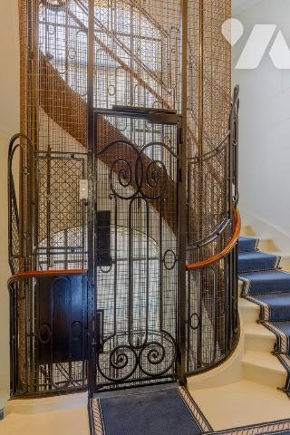 PARIS 16 / PASSY - STUDIO ÉTAGE ÉLEVÉ VUE TOUR EIFFEL & ASCENSEUR