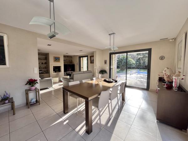 GARD -CAISSARGUES -NIMES - VILLA - 5 CHAMBRES - PISCINE - JARDIN - GARAGE - POOL HOUSE - PAS DE VIS A VIS