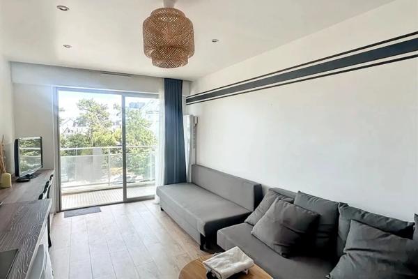 LA BAULE HYPER CENTRE-APPARTEMENT T1 DE 21,17M2-ETAGE ELEVE-BALCON-PROCHE DES COMMERCES