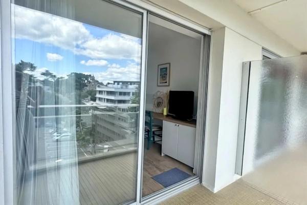 LA BAULE HYPER CENTRE-APPARTEMENT T1 DE 21,17M2-ETAGE ELEVE-BALCON-PROCHE DES COMMERCES