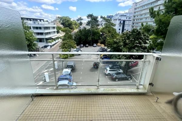 LA BAULE HYPER CENTRE-APPARTEMENT T1 DE 21,17M2-ETAGE ELEVE-BALCON-PROCHE DES COMMERCES