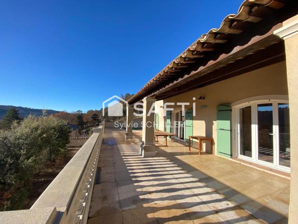 MAGNIFIQUE VILLA 6 PIECES AVEC UNE TRES JOLIE VUE, PISCINE ET GARAGE