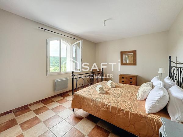 MAGNIFIQUE VILLA 6 PIECES AVEC UNE TRES JOLIE VUE, PISCINE ET GARAGE