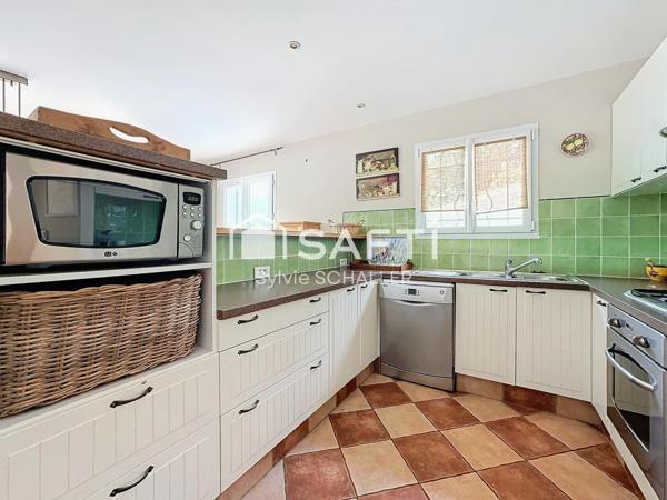 MAGNIFIQUE VILLA 6 PIECES AVEC UNE TRES JOLIE VUE, PISCINE ET GARAGE