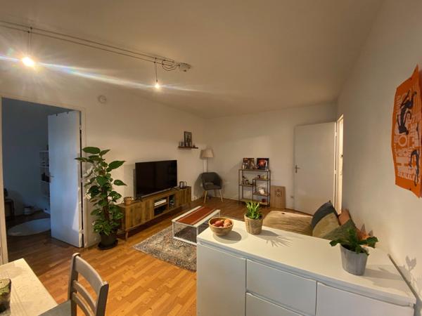Appartement + stationnement + cave