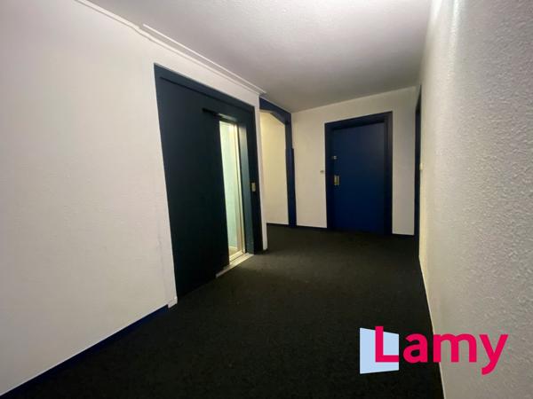 Appartement + stationnement + cave