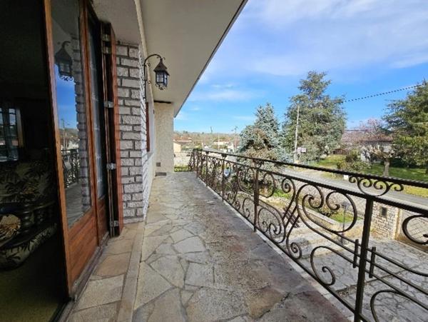 24100 - BERGERAC - MAISON INDIVIDUELLE 5 PIECES - 2 GARAGES - 2 PUITS - TERRAIN DIVISIBLE DE 970 M2