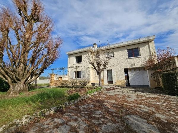 24100 - BERGERAC - MAISON INDIVIDUELLE 5 PIECES - 2 GARAGES - 2 PUITS - TERRAIN DIVISIBLE DE 970 M2
