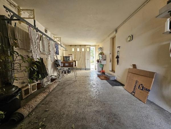 24100 - BERGERAC - MAISON INDIVIDUELLE 5 PIECES - 2 GARAGES - 2 PUITS - TERRAIN DIVISIBLE DE 970 M2