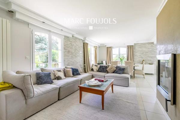 Maison contemporaine en lisière de forêt