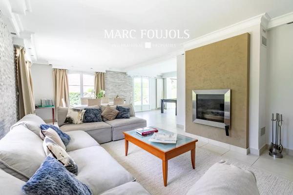 Maison contemporaine en lisière de forêt