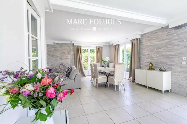 Maison contemporaine en lisière de forêt