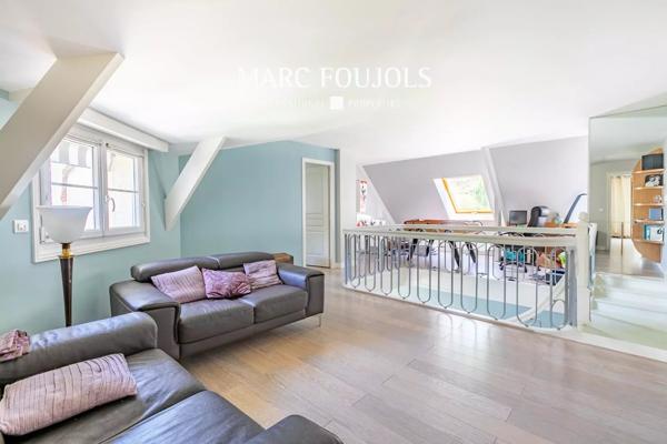 Maison contemporaine en lisière de forêt