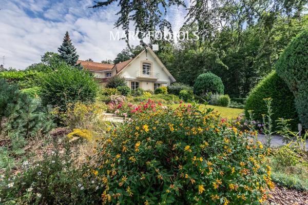 Maison contemporaine en lisière de forêt
