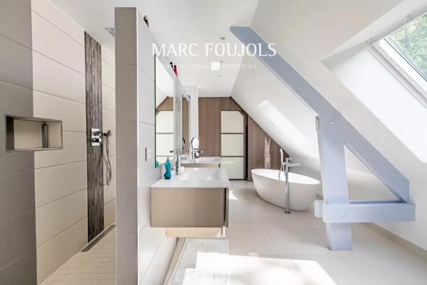 Maison contemporaine en lisière de forêt