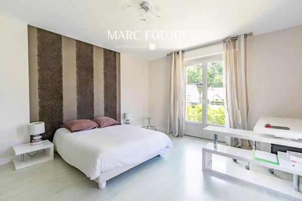 Maison contemporaine en lisière de forêt