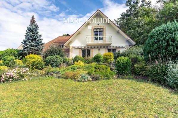 Maison contemporaine en lisière de forêt