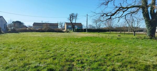 CHASSENEUIL SUR BONNIEURE (16) GRAND TERRAIN à vendre de 1 001,00 m² AVEC CU