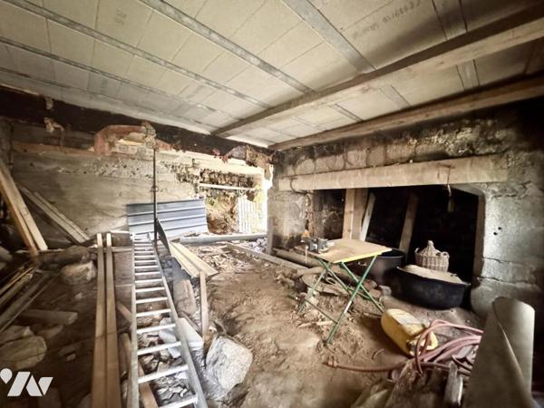 VASTE CORPS DE FERME À RÉNOVER AVEC VUE IMPRENABLE – SECTEUR LE MALZIEU-FORAIN
