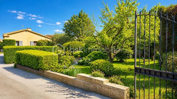 Je vous invite à découvrir cette charmante maison individuelle de 137 m2 située dans un quartier calme au fond d'une impasse et au bord de la foret, édifiée sur un terrain arboré et clôturé de 1326 m2.

Disposant d'une surface de 137 m2, elle offre un séjour lumineux de 40 m2 avec cheminée, cuisine indépendante totalement équipée, trois grandes chambres avec placards et balcon donnant sur la piscine, une grande salle de bain, salle d'eau, deux toilettes, buanderie, bureau avec coin d'eau, aménageable en chambre supplémentaire, studio ou appartement indépendant. Grand vide sanitaire pouvant être aménagé offrant un énorme potentiel mais également vaste grenier aménageable par exemple en salle de jeux, bureau, espace détente... .

A l'extérieur, terrain arboré et verdoyant de 1326 m2 avec une magnifique piscine 8,5 x 4,5 avec son pool house, terrasse couverte de 35 m2, grand garage aménageable, abri voitures, atelier, dépendance et abris bois.

Les plus : Grandes pièces lumineuses, double vitrages aluminium, oscillo battant, moustiquaires, volets aluminium, stores bannes, alarme, visiophone, aspirateur intégré, nombreuses prises de courant, exposition plein sud, panneaux solaires avec productions annuel de 3660kw/h ( gain 2500/2900 euros par an ), pompe a chaleur réversible, isolation thermique renforcée en 2016.

Proche des commodités, écoles, lycée, centre commercial, hôpital, centre médical. 

Je suis disponible 7 jours / 7 pour répondre à vos questions et organiser ensemble une visite.