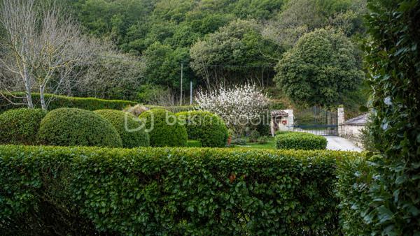 Je vous invite à découvrir cette charmante maison individuelle de 137 m2 située dans un quartier calme au fond d'une impasse et au bord de la foret, édifiée sur un terrain arboré et clôturé de 1326 m2.

Disposant d'une surface de 137 m2, elle offre un séjour lumineux de 40 m2 avec cheminée, cuisine indépendante totalement équipée, trois grandes chambres avec placards et balcon donnant sur la piscine, une grande salle de bain, salle d'eau, deux toilettes, buanderie, bureau avec coin d'eau, aménageable en chambre supplémentaire, studio ou appartement indépendant. Grand vide sanitaire pouvant être aménagé offrant un énorme potentiel mais également vaste grenier aménageable par exemple en salle de jeux, bureau, espace détente... .

A l'extérieur, terrain arboré et verdoyant de 1326 m2 avec une magnifique piscine 8,5 x 4,5 avec son pool house, terrasse couverte de 35 m2, grand garage aménageable, abri voitures, atelier, dépendance et abris bois.

Les plus : Grandes pièces lumineuses, double vitrages aluminium, oscillo battant, moustiquaires, volets aluminium, stores bannes, alarme, visiophone, aspirateur intégré, nombreuses prises de courant, exposition plein sud, panneaux solaires avec productions annuel de 3660kw/h ( gain 2500/2900 euros par an ), pompe a chaleur réversible, isolation thermique renforcée en 2016.

Proche des commodités, écoles, lycée, centre commercial, hôpital, centre médical. 

Je suis disponible 7 jours / 7 pour répondre à vos questions et organiser ensemble une visite.