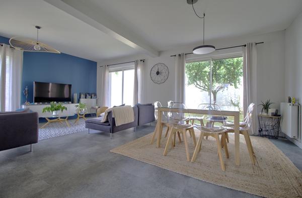AGEN - Maison de ville lumineuse de 137 m² avec 4 chambres, jardin, stationnement et dépendance au sein d'un quartier calme et sécurisé.