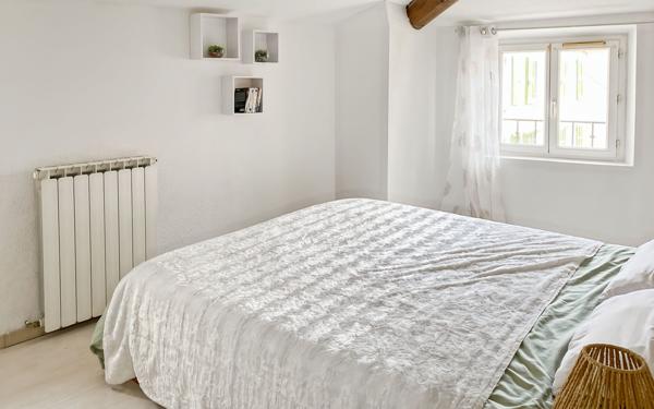 Appartement à vendre    5 pièces •  Oraison