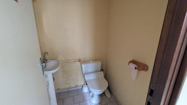 Local commercial 5 pièces à vendre Rochefort - 17300 / Réf: 3357