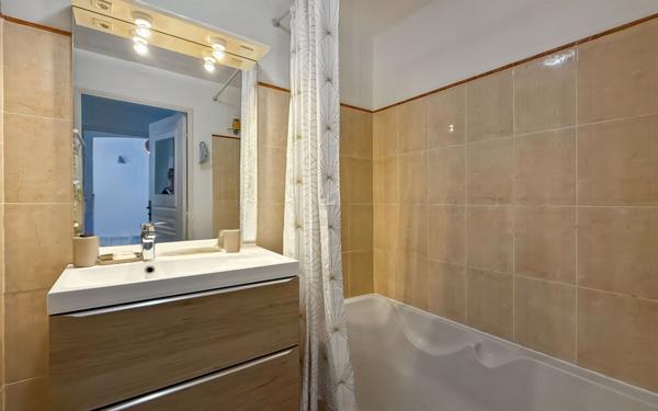 Appartement à vendre    2 pièces • 43,90 m2 Saint-Raphaël