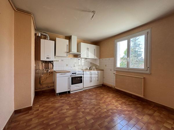 A vendre, centre ville de Périgueux (24000), agréable Appartement type 3 avec ascenseur, 1 parking + 1 cave