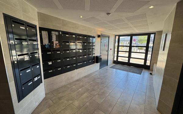 Appartement à vendre    3 pièces •  Le Blanc-Mesnil