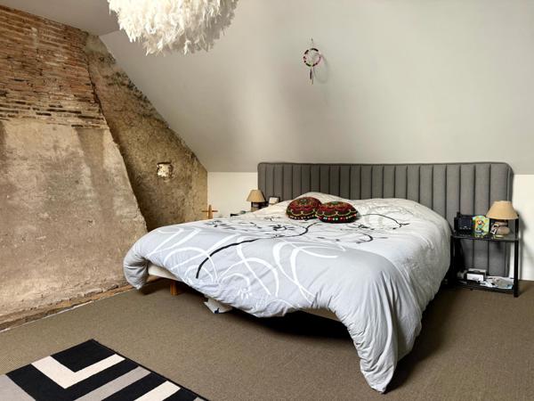 AUTHENTIQUE LONGÈRE À COURCELLES-EN-FORÊT (72270)