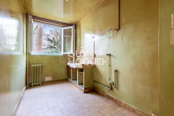 APPARTEMENT 2/3 PIECES de 50m2 - PARIS 15°PARC G.BRASSENS - A RENOVER