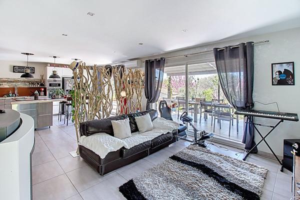 A VENDRE A DRAGUIGNAN EN EXCLUSIVITE - Maison récente - 6 chambres, piscine et garage