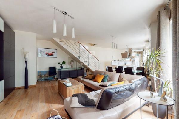 Suresnes Centre, maison de ville, 7 pièces, 4/5 chambres , toit terrasse 1 590 000 € **  - Référence  161603