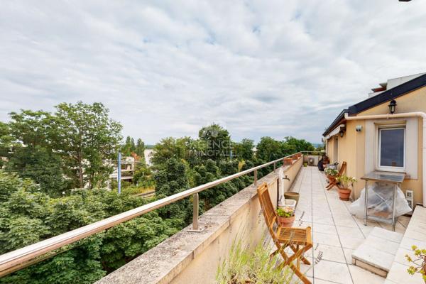 Suresnes Centre, maison de ville, 7 pièces, 4/5 chambres , toit terrasse 1 590 000 € **  - Référence  161603