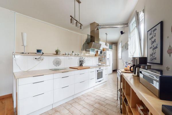 Suresnes Centre, maison de ville, 7 pièces, 4/5 chambres , toit terrasse 1 590 000 € **  - Référence  161603